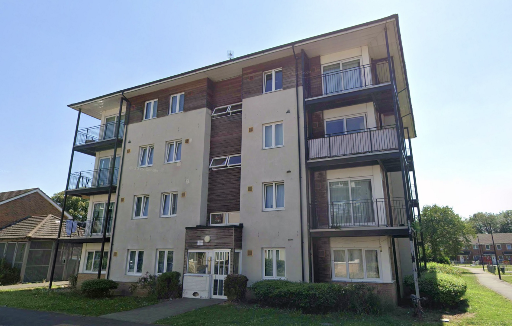 2 bed property in Blackburn Way, Hounslow